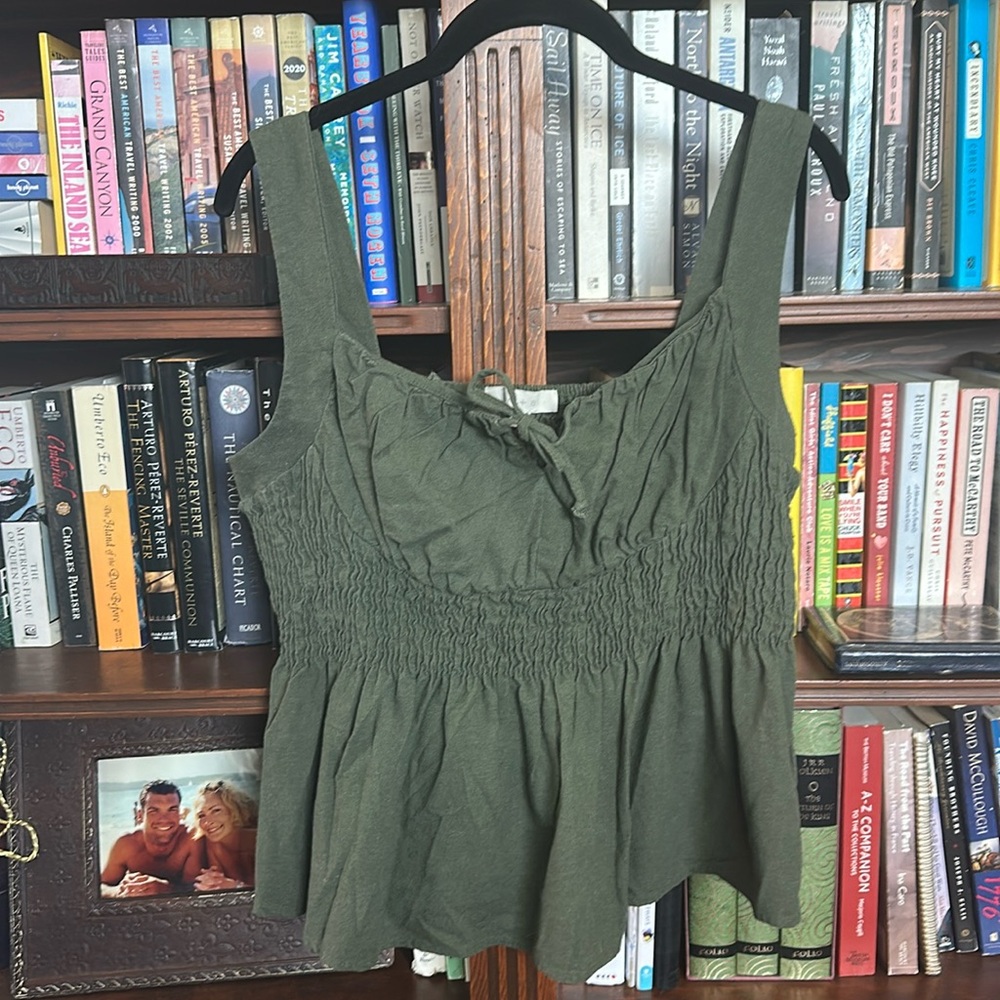L Anthropologie olive green ruched waist, peplum tank top w scoop neckline & tie
